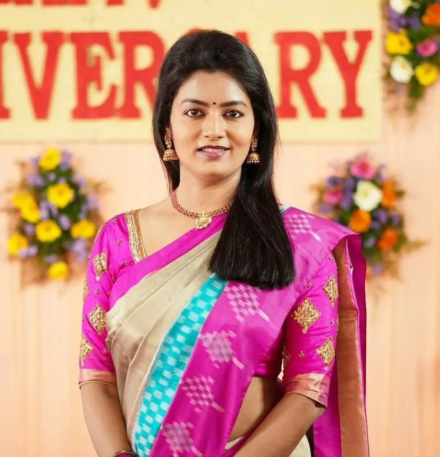 HMTV Anchor Roja (Swarna Roja) Age, Height, Images, Wiki, Biography & More