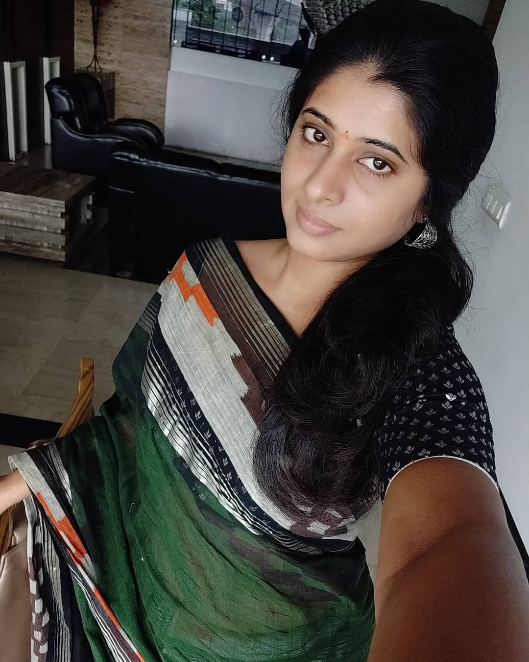 tv5 roja instagram, husband name, height