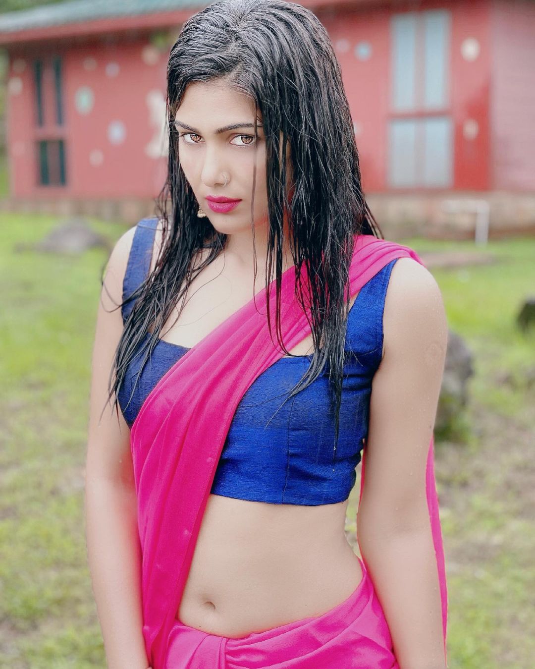 Yashika basera navel, saree, hot pics