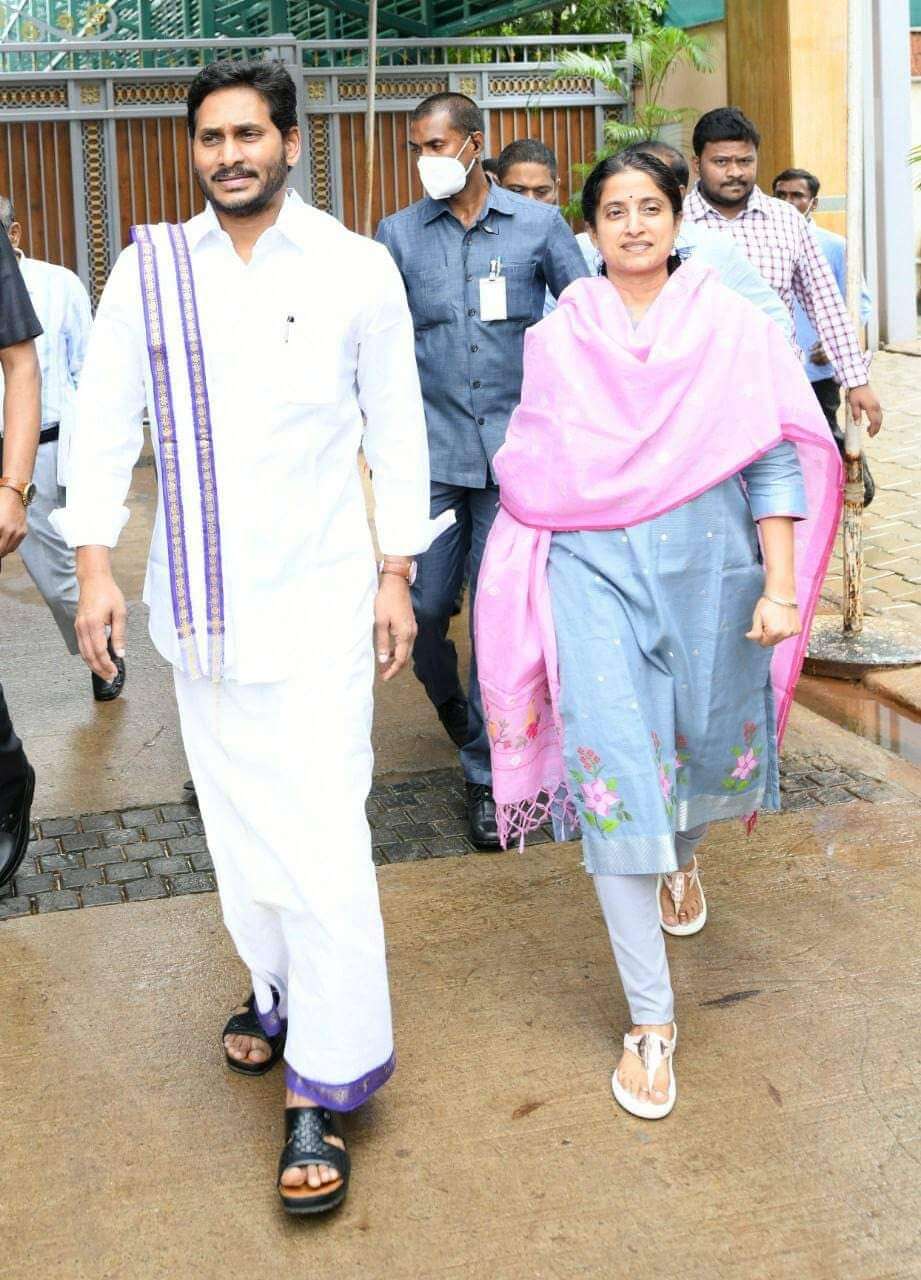 ys jagan wife bharathi reddy age, family, father, phone number,first husband
