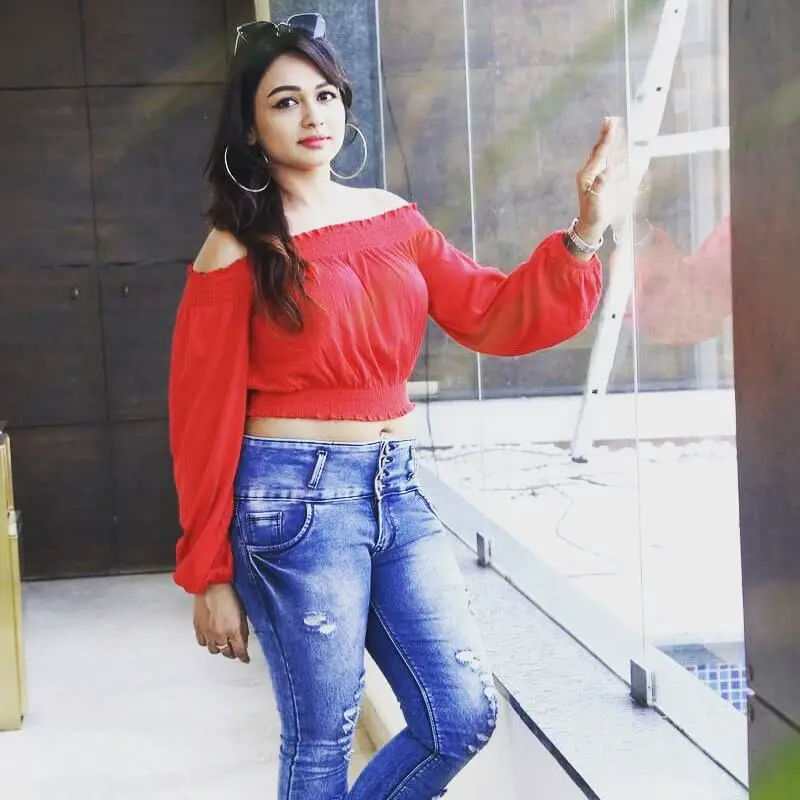 shantini theva age, youtube, facebook, twitter, instagram, navel, measurements