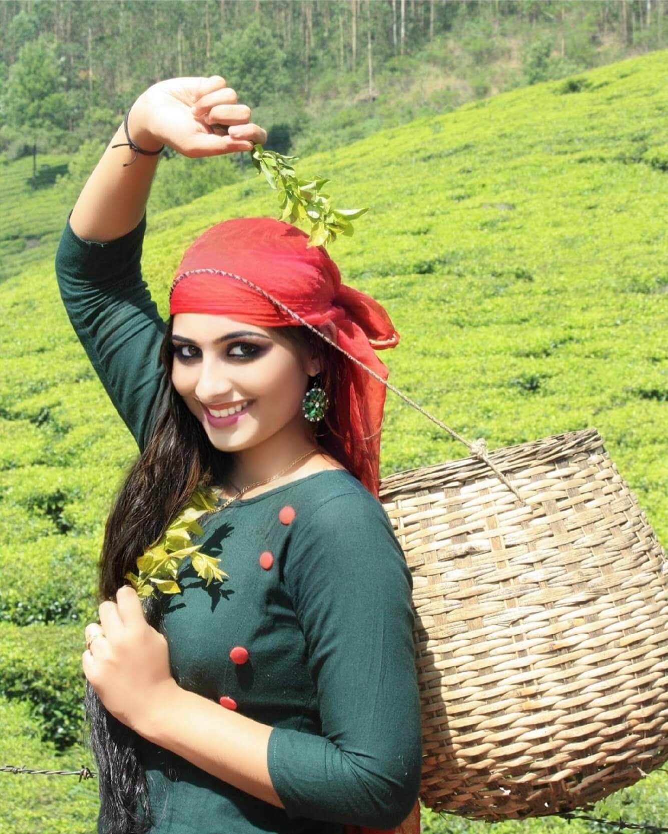 doctor gouri vineeth photoshoot, dance reels, shorts, insta, images, pics, bio, wiki, mallu model