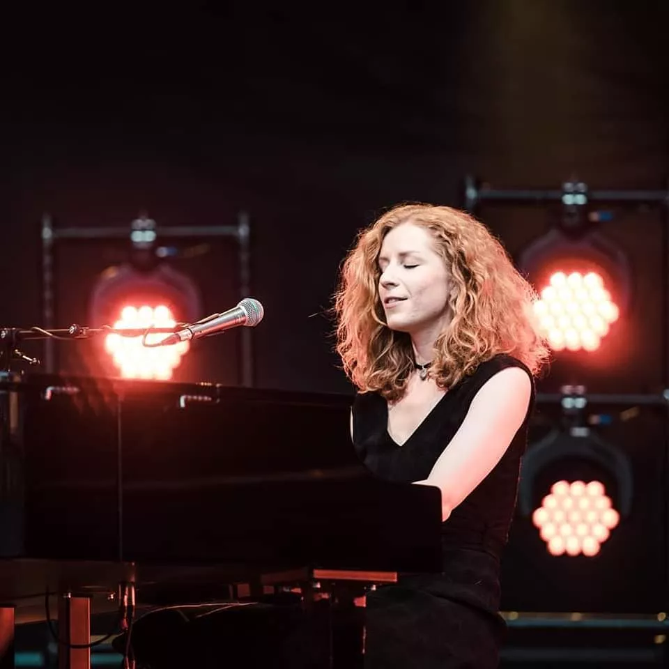 alina orlova performing and singing on a stage