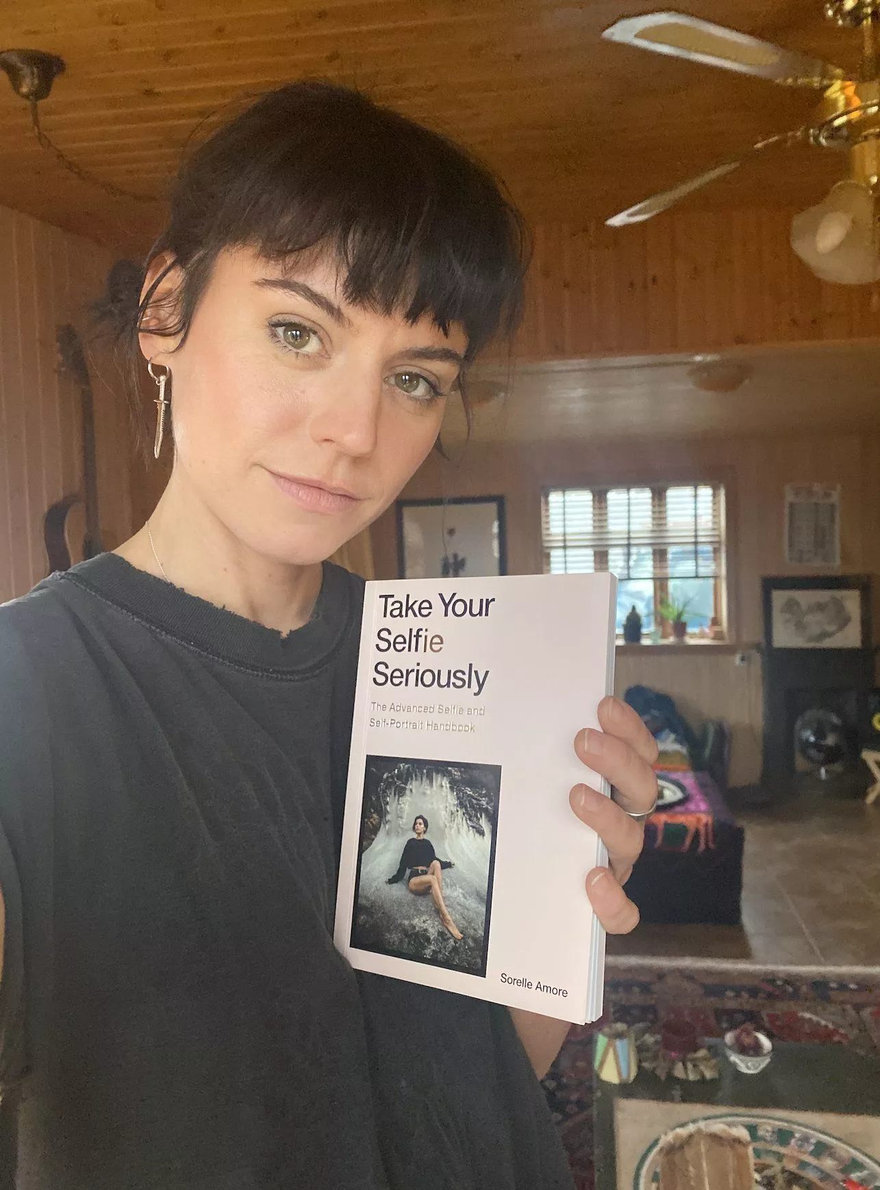 sorelle amore with her book take your selfie seriously (advanced selfie)