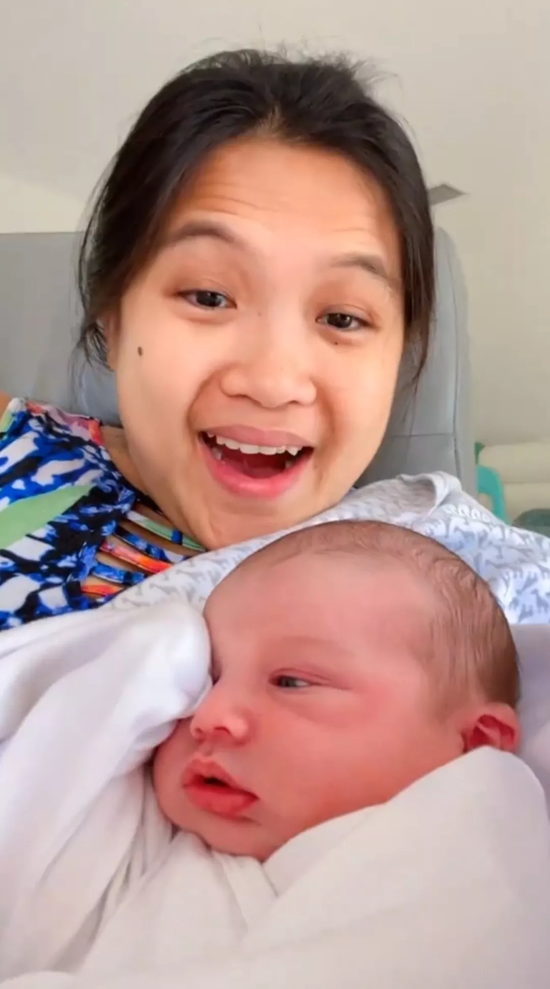 inday roning with her new born baby in hospital