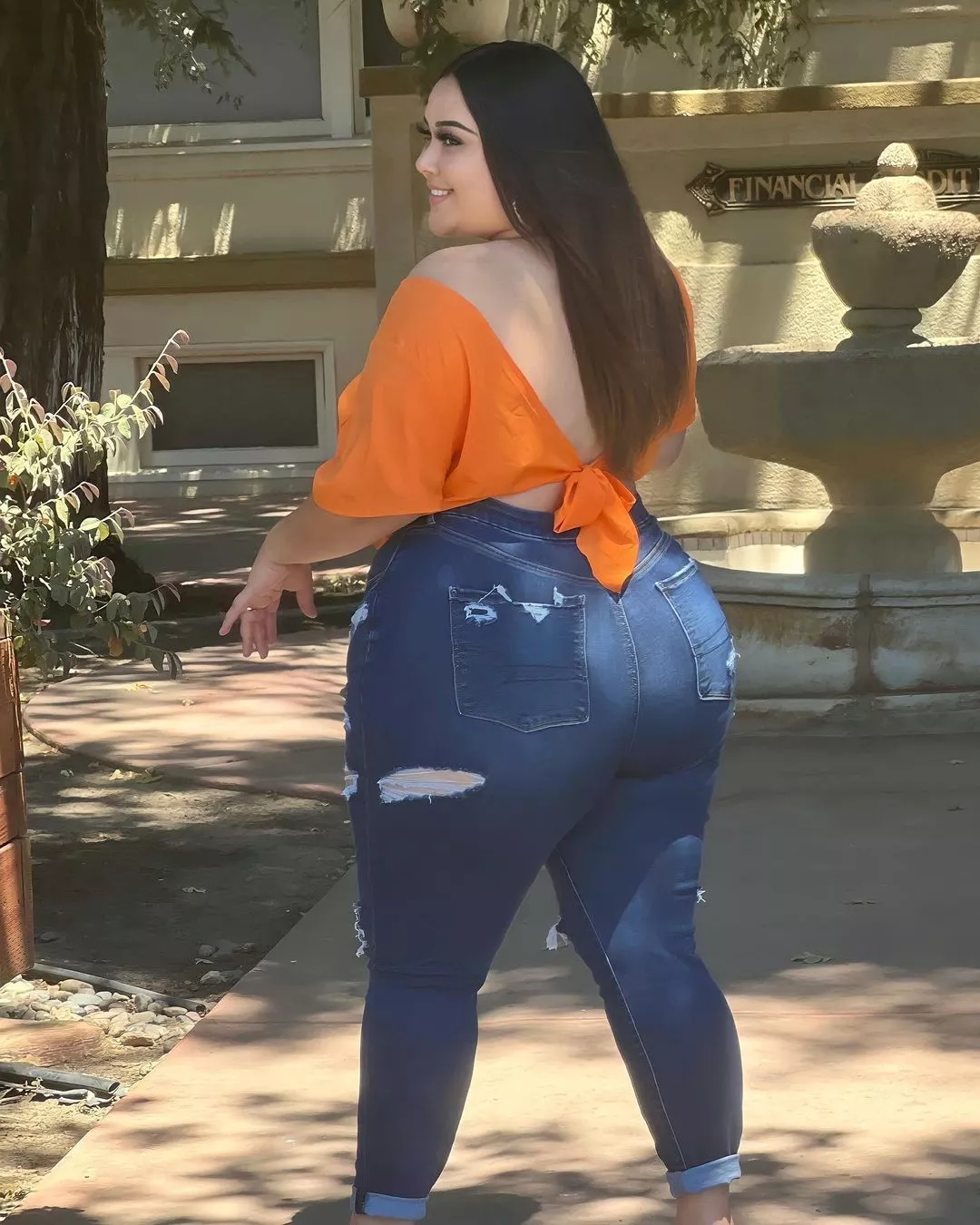 Raquel Gutierrez huge sexy back