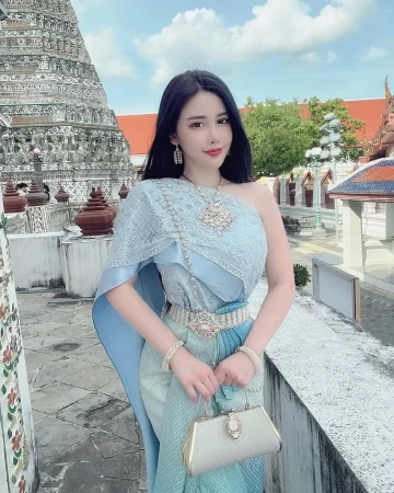 Jenna Chew Malaysian jenna chew in traditional costume